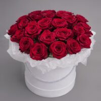 Композиция из 25 красных роз